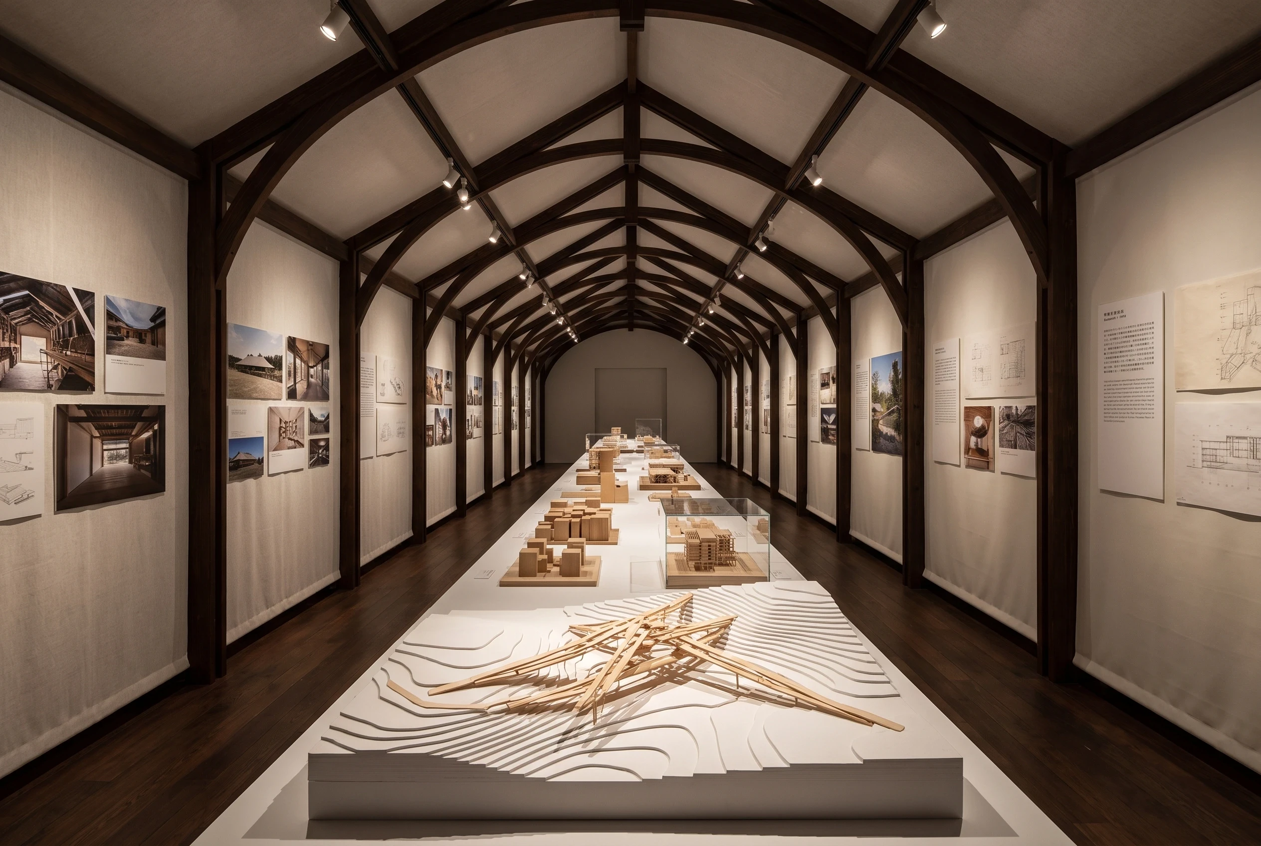 木构展陈空间与建筑模型，文化展陈 AI 设计参考