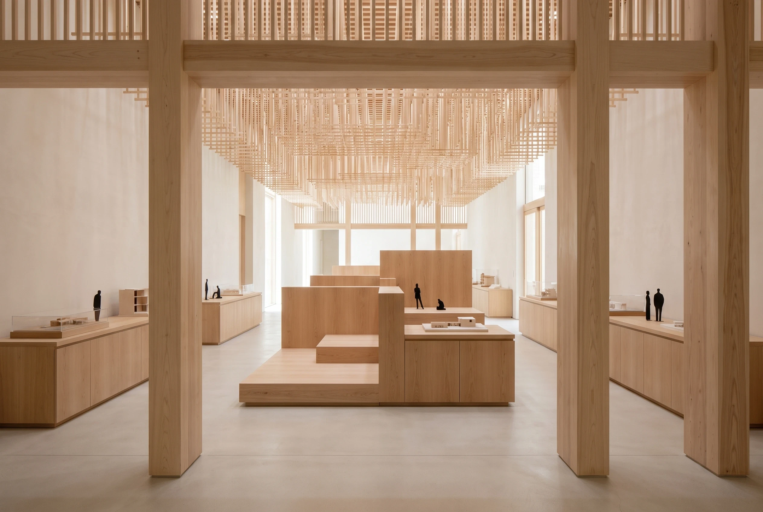 木构展陈大厅的光影秩序，文化展陈 AI 设计参考