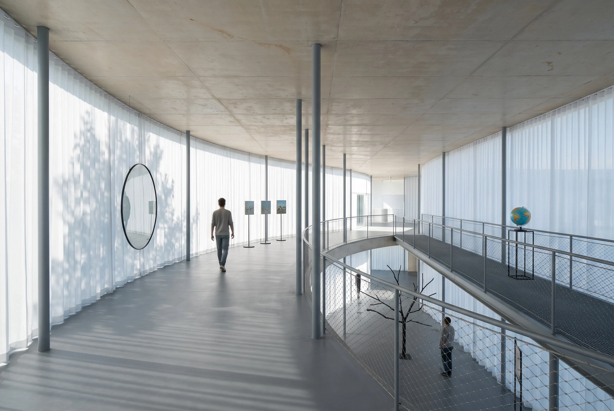 环形坡道文化展陈空间，文化展陈 AI 设计参考