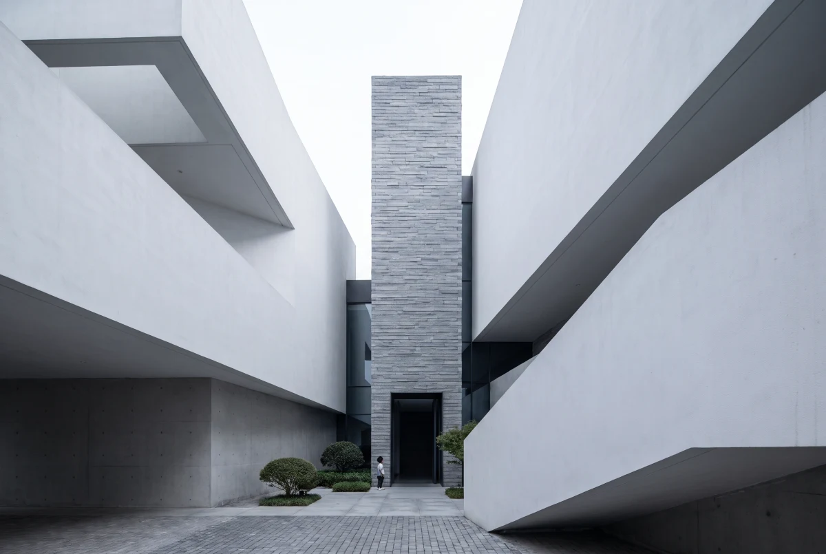 白色折墙教堂庭院，文化展览 AI 设计参考