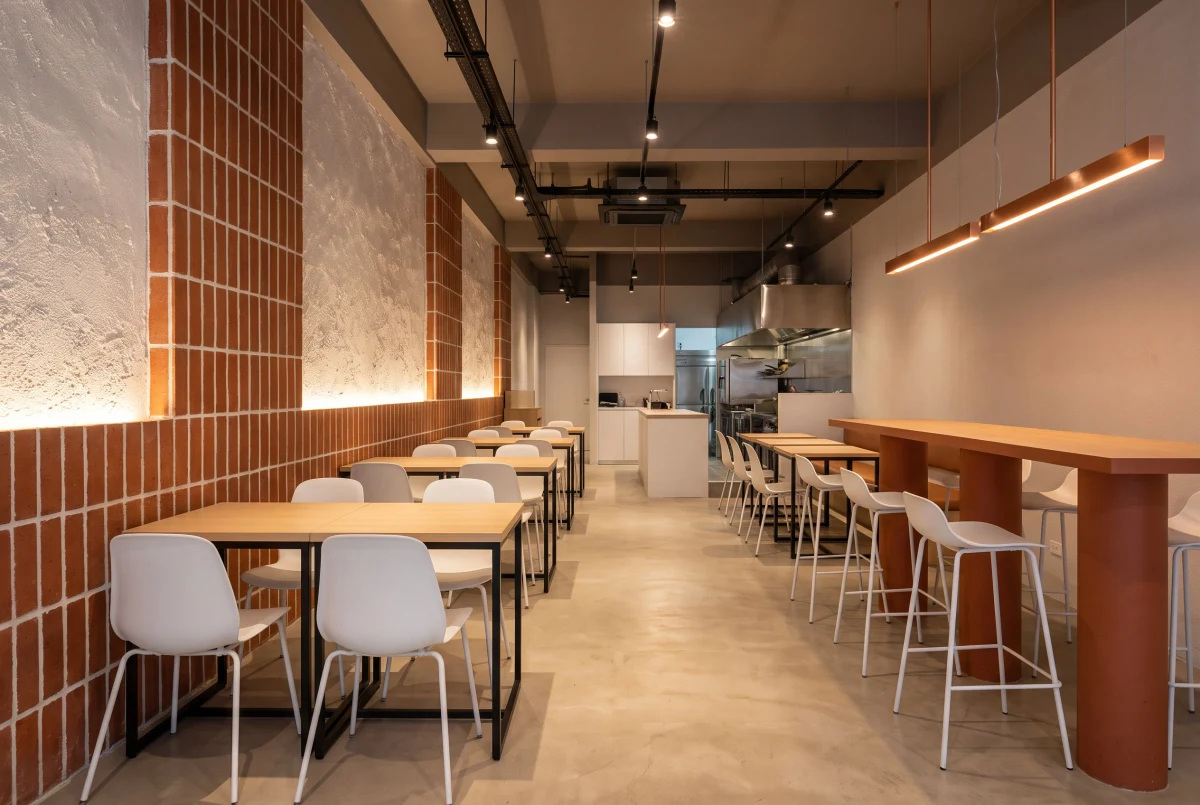 暖陶砖墙的日式餐厅，餐饮 AI 设计参考