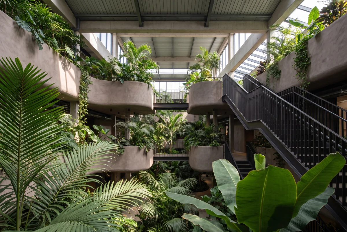 多层温室植物中庭，公共空间 AI 设计参考