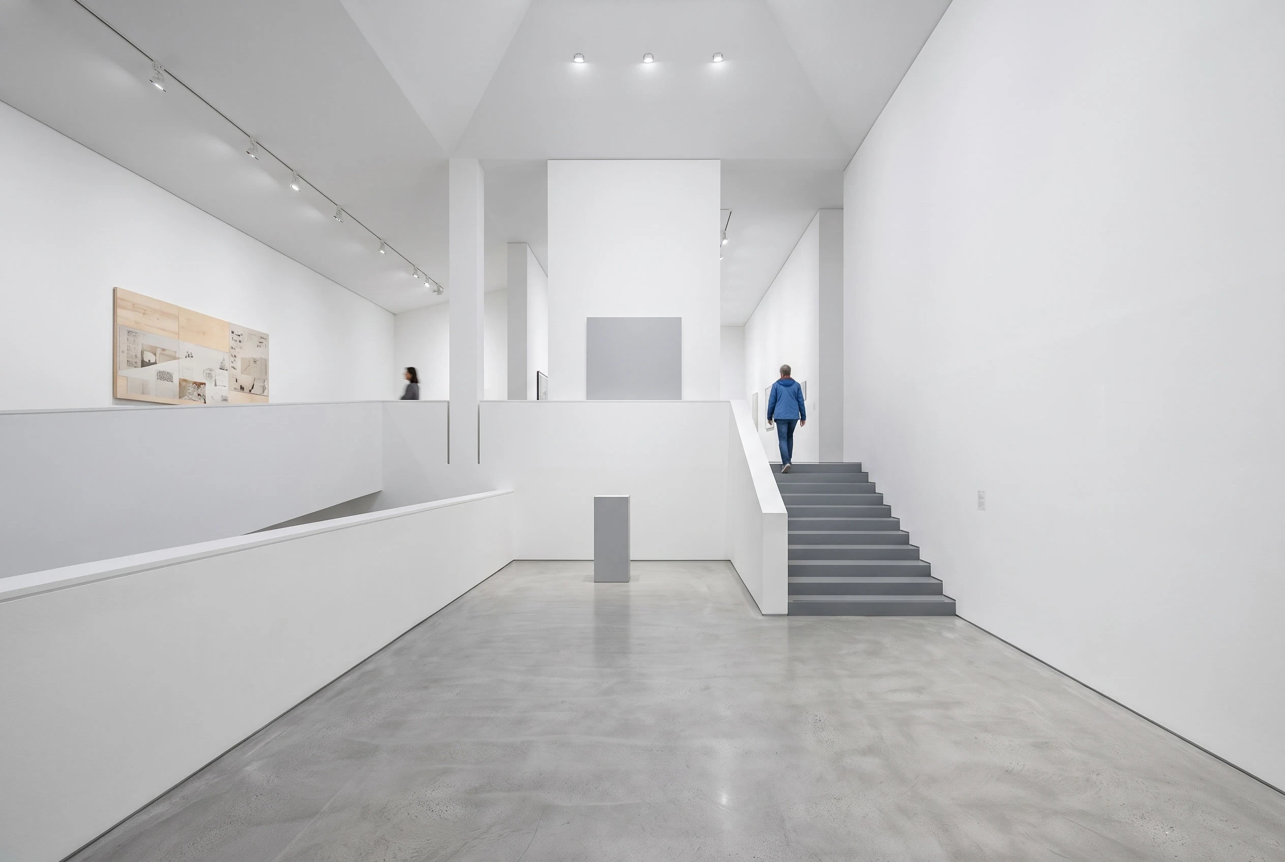 极简白色错层艺术展廊，文化展陈 AI 设计参考