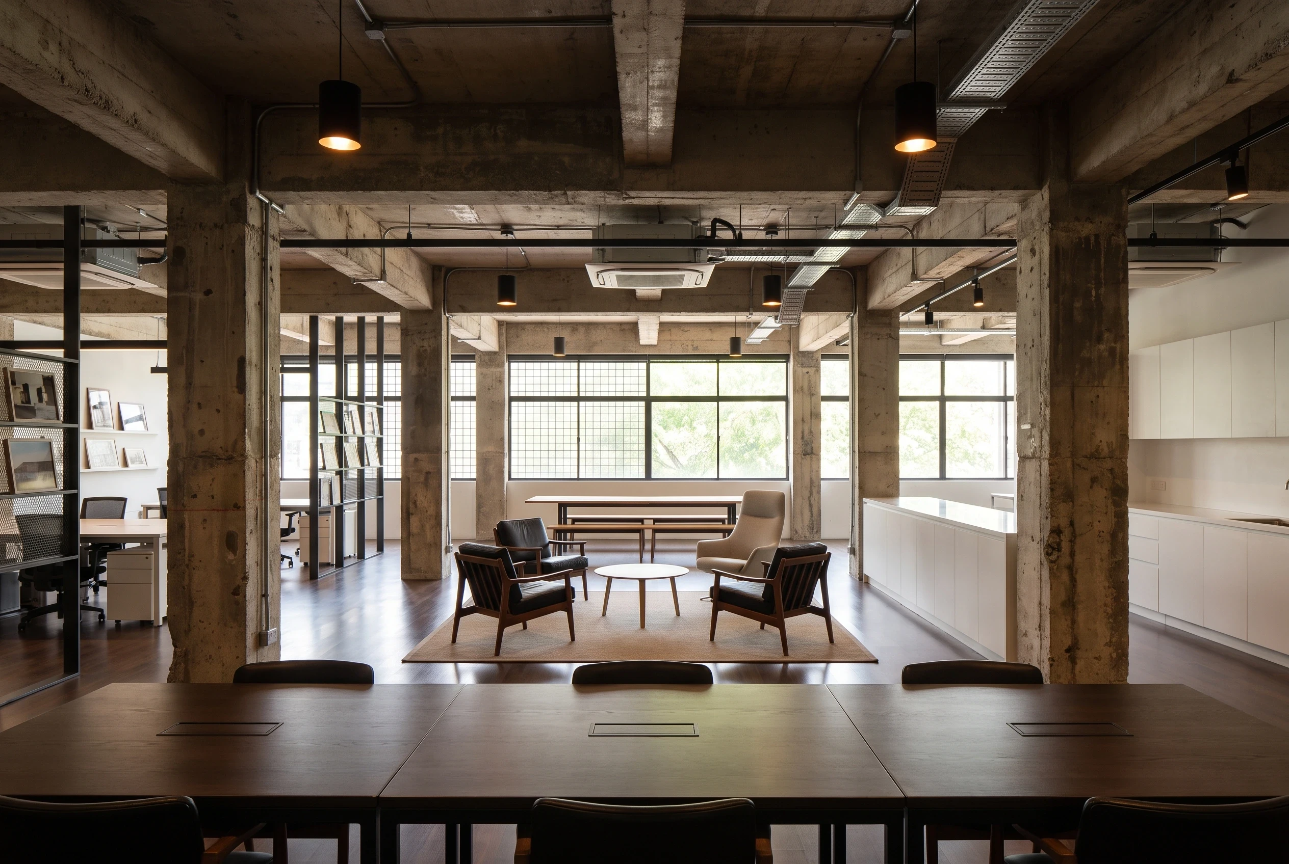 粗犷混凝土 loft 办公室，办公 AI 设计参考