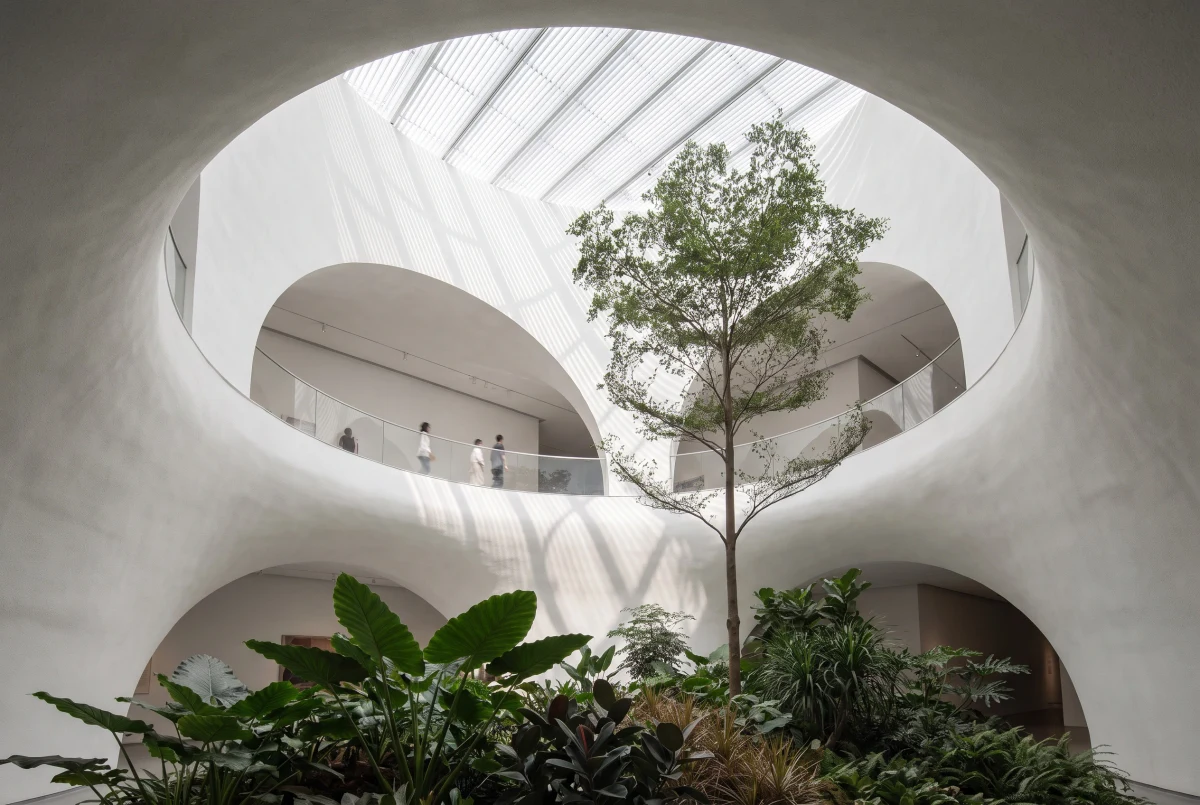 博物馆绿植天光中庭，文化展陈 AI 设计参考