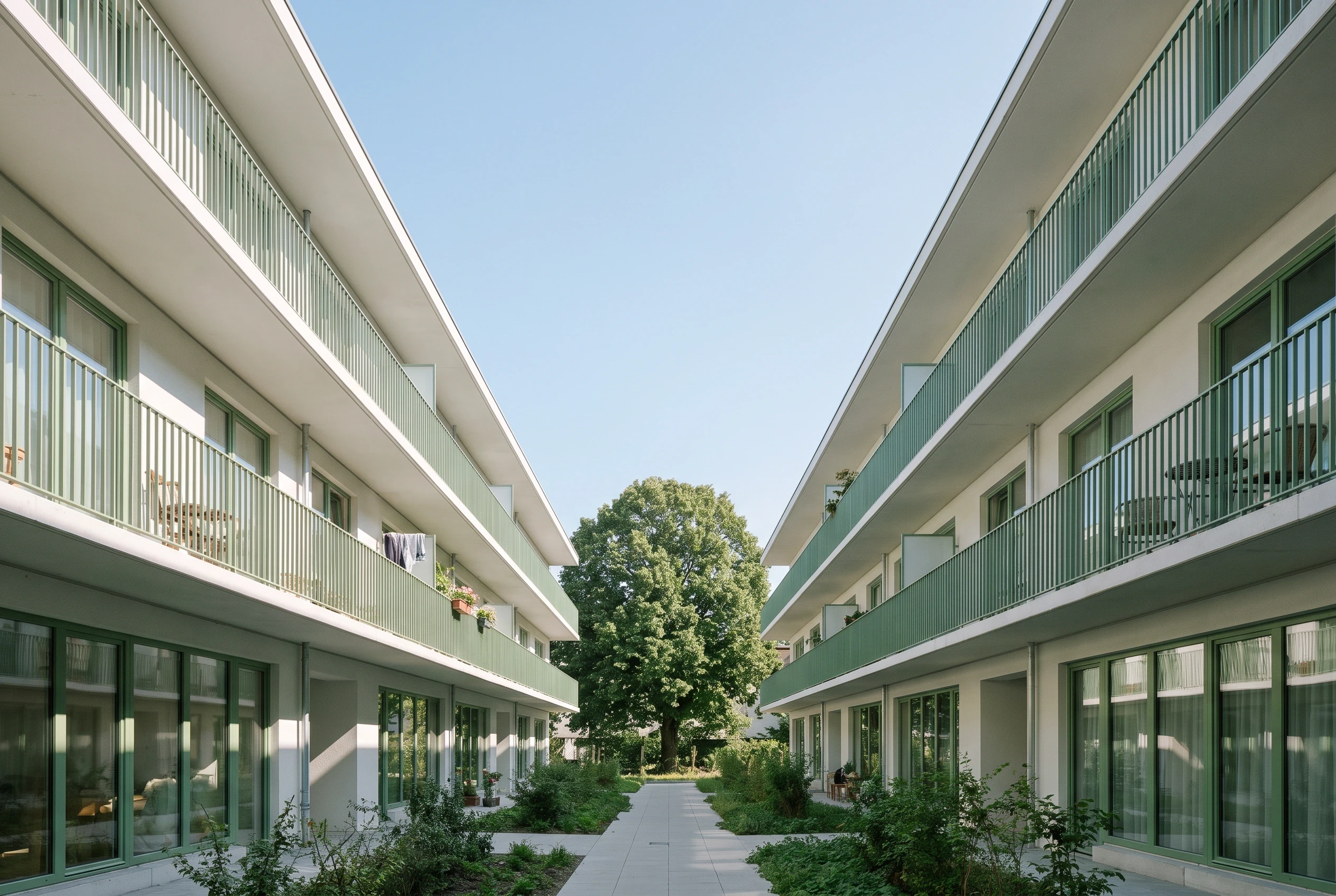 绿廊之间的白色公寓，住宅 AI 设计参考